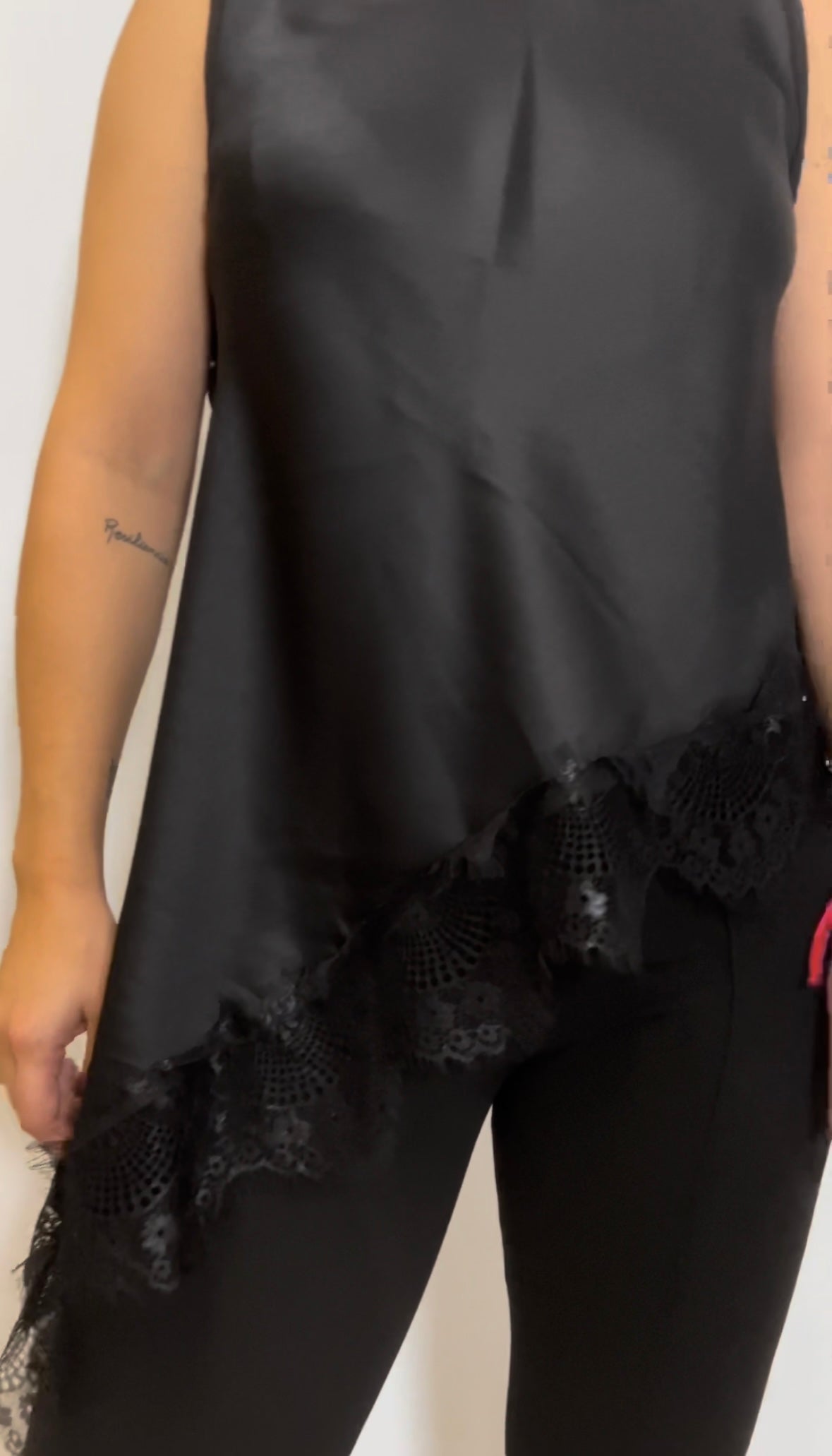 TOP ASIMÉTRICO ENCAJE