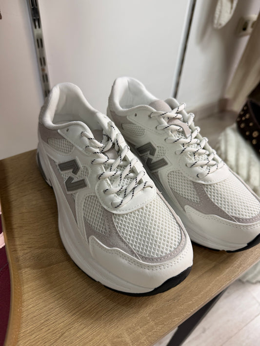 DEPORTIVAS BLANCAS