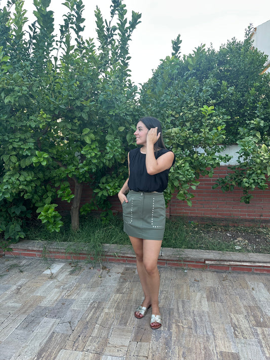 FALDA TACHUELAS