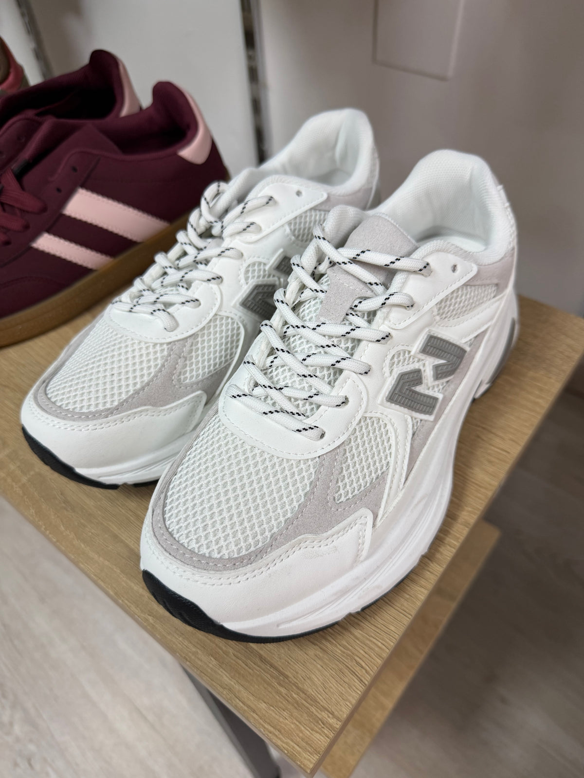 DEPORTIVAS BLANCAS