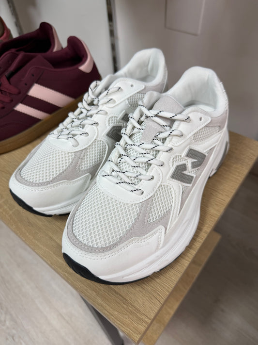 DEPORTIVAS BLANCAS